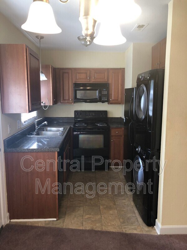 Foto del edificio - 112 Silver Brook Dr