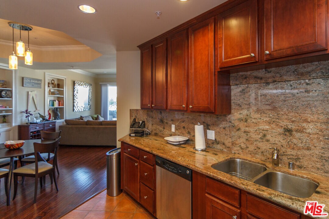 Foto principal - 855 Wilcox Ave