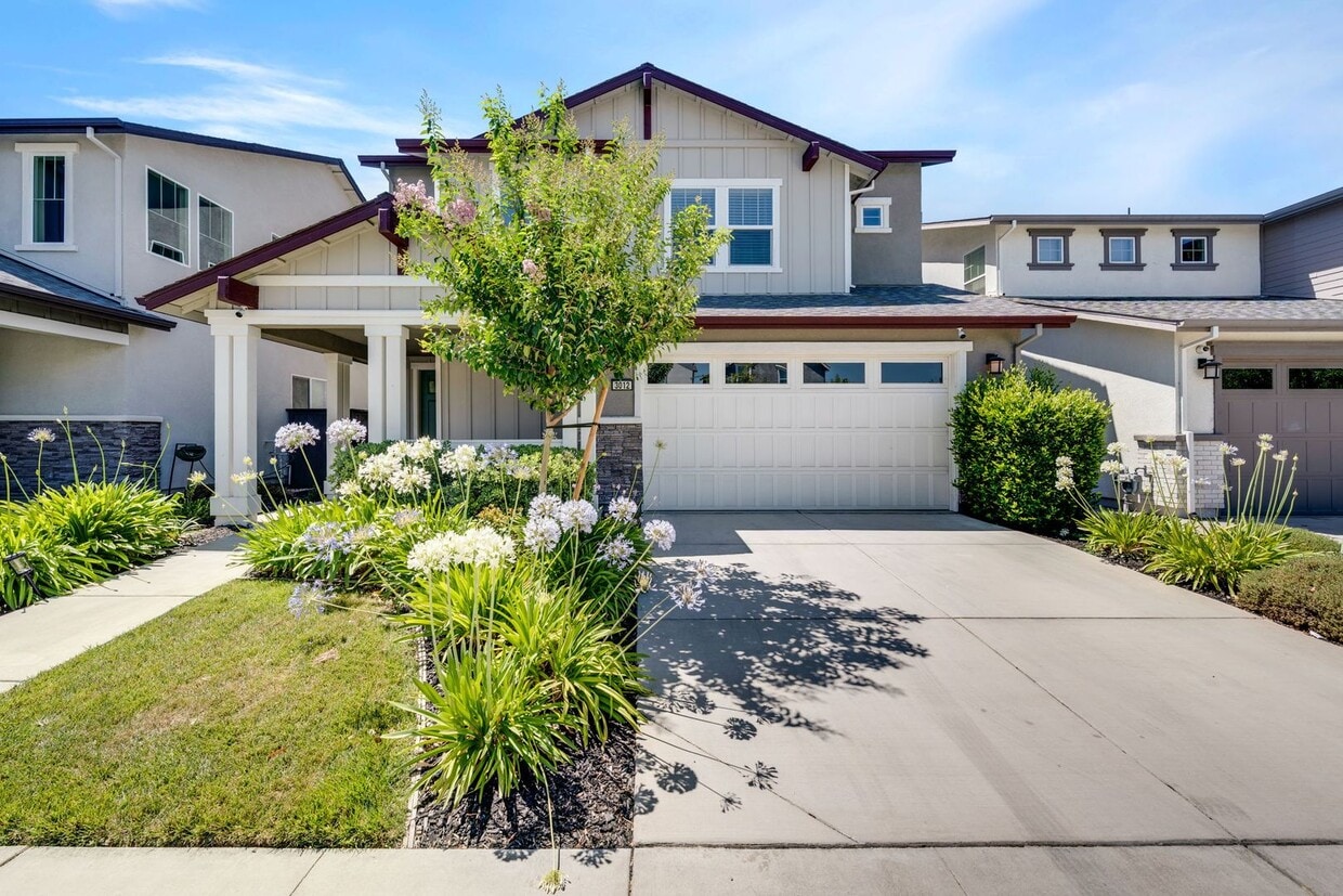 Modern 4BR Sacramento Home with Exclusive Clubhouse! - Modern 4BR Sacramento Home with Exclusive Clubhouse!
