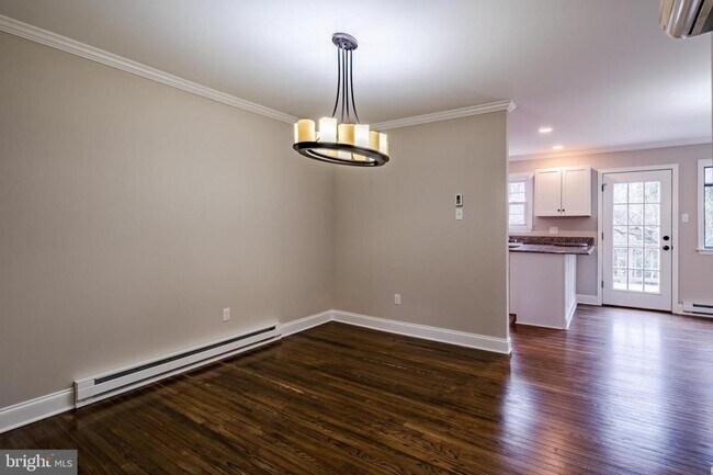 Building Photo - 135 Weedon Ct