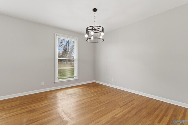 Building Photo - 400 Harolds Dr NW