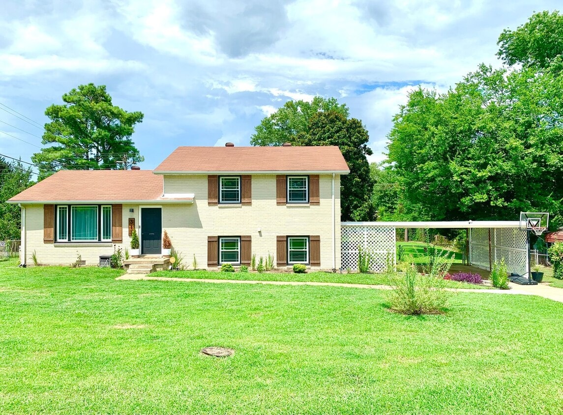 Primary Photo - 313 Verdun Dr