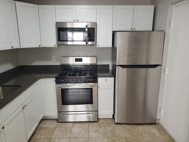 Building Photo - 215 Pearl St