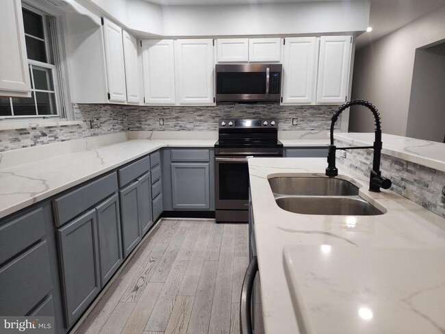 Building Photo - 3693 Brookeside Dr