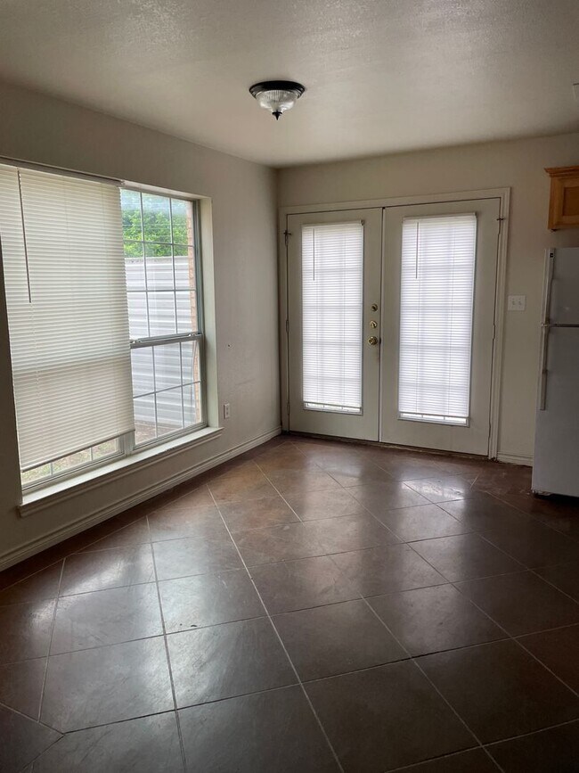 Foto del edificio - 2 story town house! 3 bed 2.5 bath