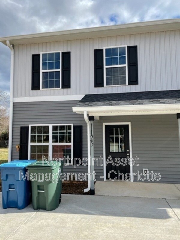 Primary Photo - 1125 Davis St