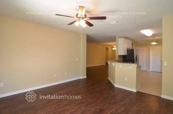 Foto del edificio - 6233 Radford St