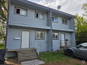 Building Photo - 2223 Oak St