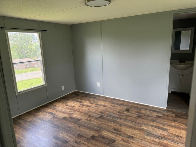 Building Photo - 2 bedroom 2 bath mobile home located in Jo...