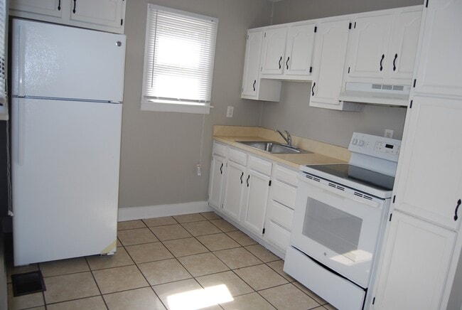Building Photo - 868 Clarks Ln