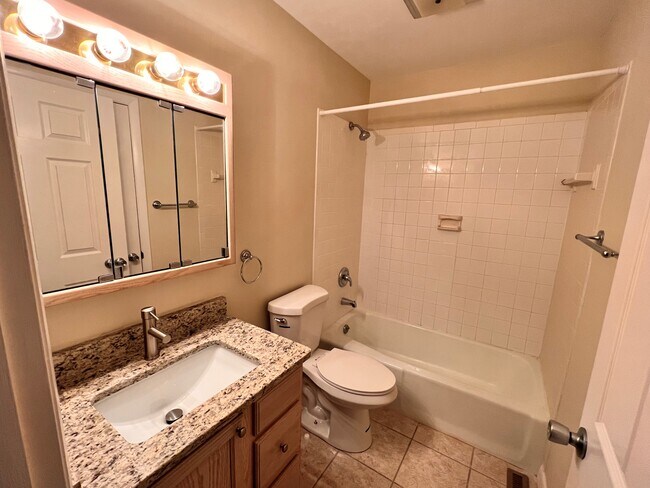 Full Bathroom - 1121 Lancaster Dr