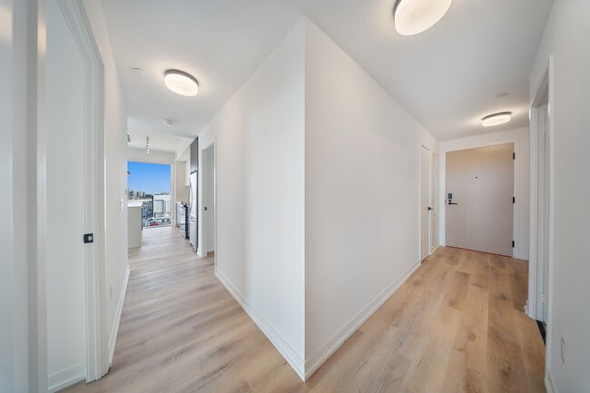 Building Photo - 5 York Garden Wy