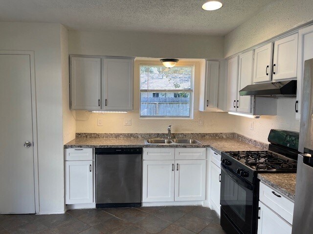 Building Photo - 6823 Zapata Dr