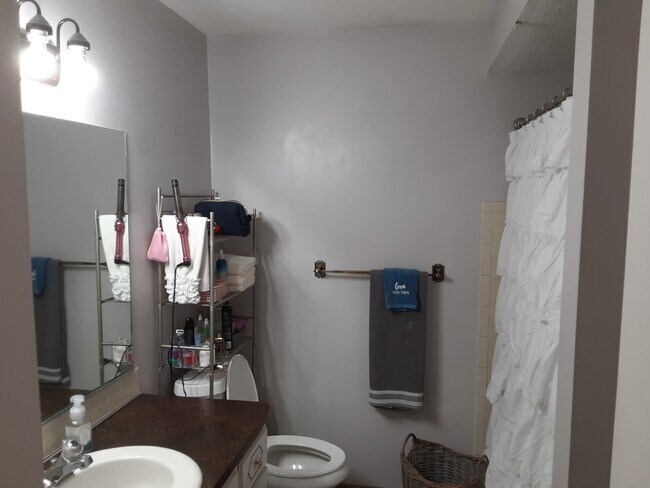 Foto del edificio - 9220 Douglas Ct