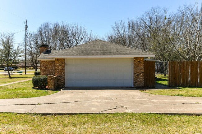 Building Photo - 3/2/2 Great neighborhood!  Move in Ready!