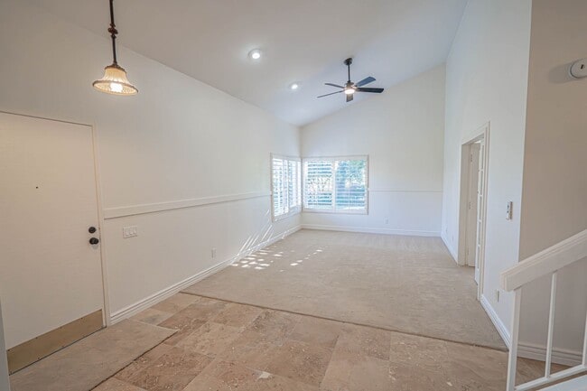 Building Photo - 4-Bedroom Plus Bonus Room Home with Golf Course Views & Community Pool in Valencia!