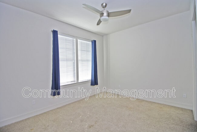 Building Photo - 333 E Boyd Dr