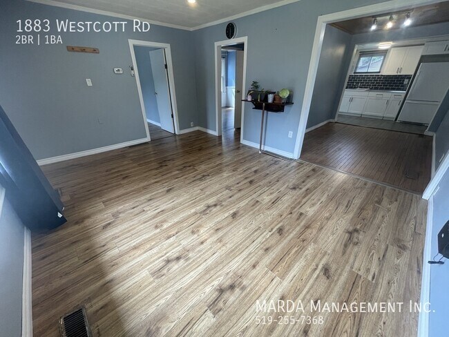Photo du bâtiment - BEAUTIFUL 2 BED/1 BATH BUNGALOW IN EAST WINDSOR! + UTILITIES!