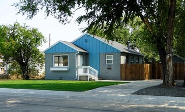 Building Photo - 4213 W Clark St