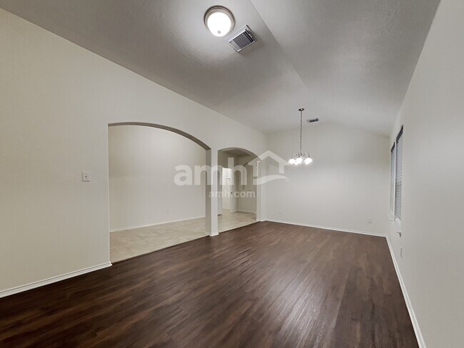 Foto del edificio - 2550 Riverway Dr
