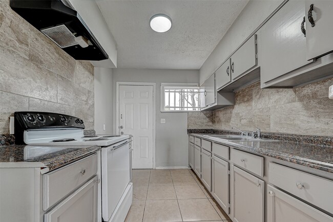 Foto del edificio - 9709 Fairland Dr