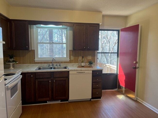 Foto del edificio - 293 Cedar Terrace Rd