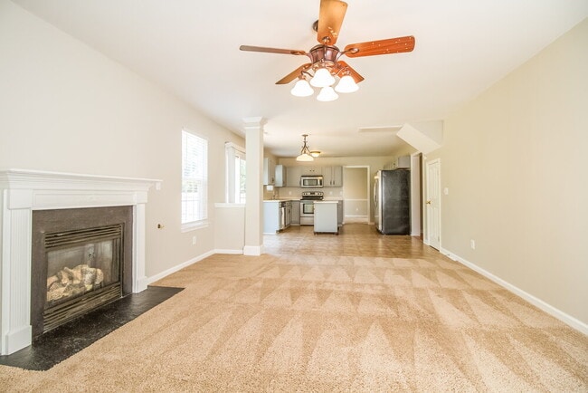 Building Photo - 2023 Trenton Dr