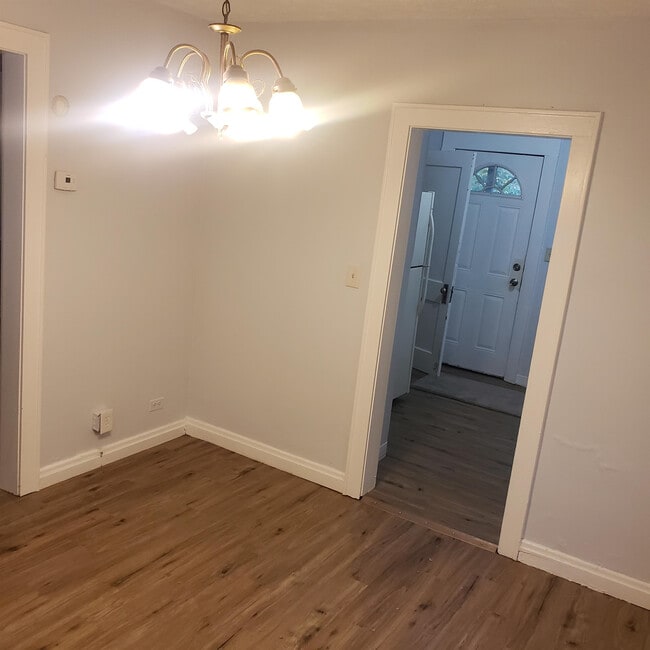 Foto del edificio - 6841 Greismer Ave