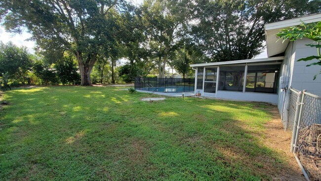 Foto del edificio - Charming 4-Bed, 2-Bath Home with Pool in Seffner, FL 33584