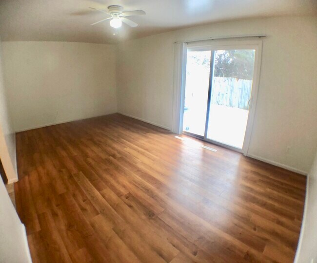 Foto del edificio - 1815 Edgewood Dr