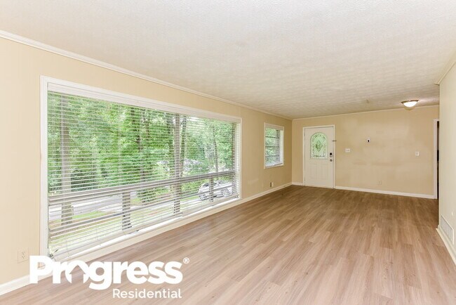 Building Photo - 2340 Dawn Dr