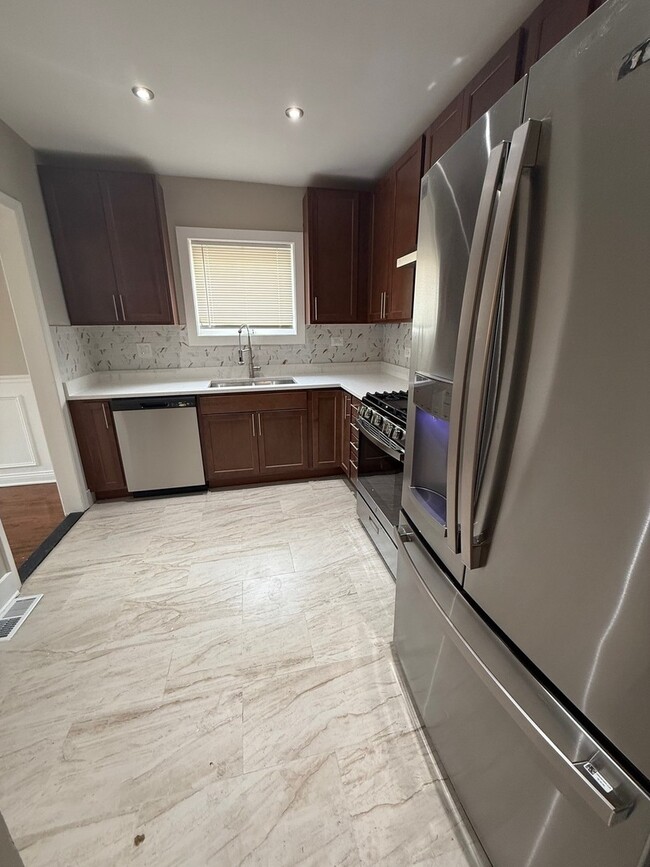 Building Photo - 10154 S Calumet Ave