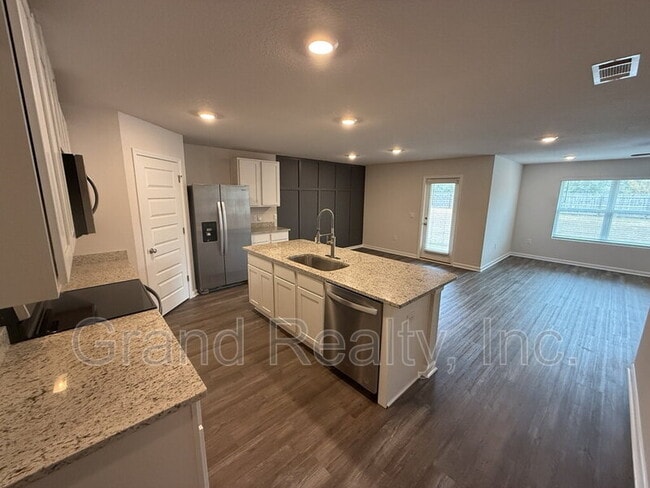 Foto del edificio - 7640 Gumbo Ave