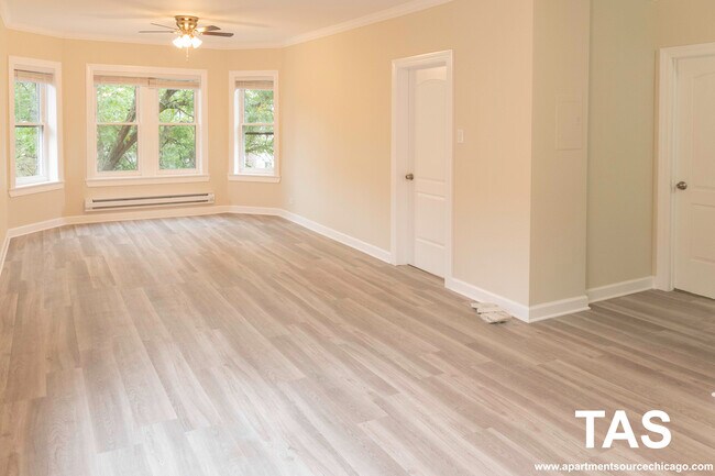 Building Photo - 648 W Roscoe St