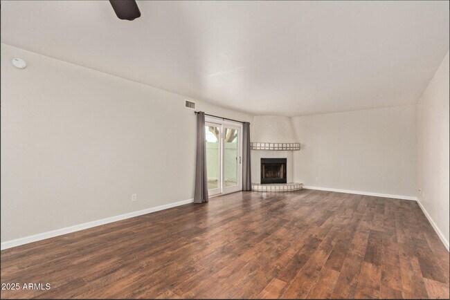 Foto del edificio - 1424 N Dorsey Ln