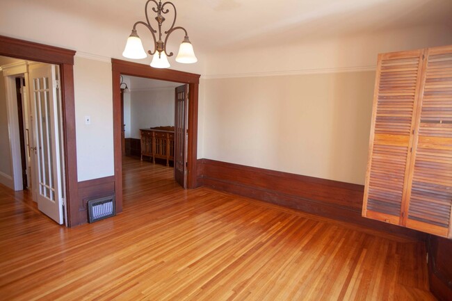 Foto del edificio - Spacious 3BR Single Family Home in Outer R...