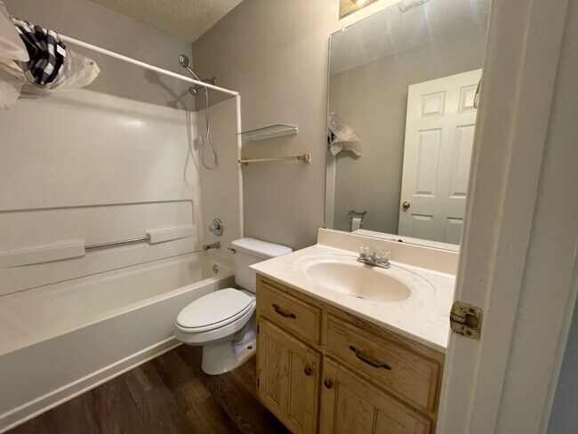 Building Photo - Ross Point Farms