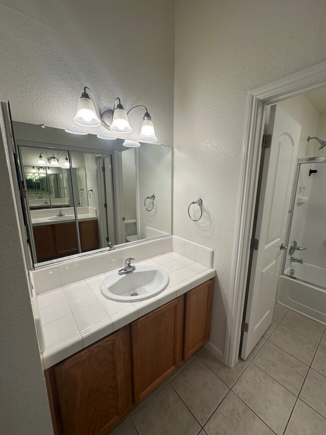 Foto del edificio - 415 Tyler Pl