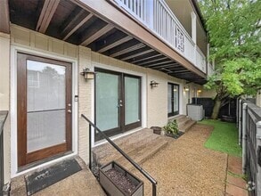Building Photo - 5934 Sandhurst Ln