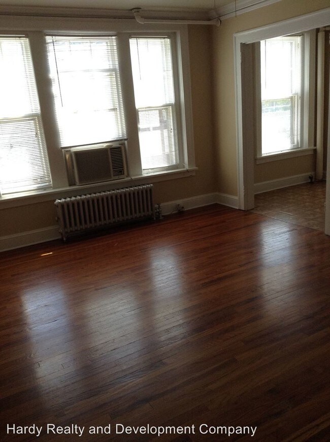 Building Photo - 313 E 2nd Ave