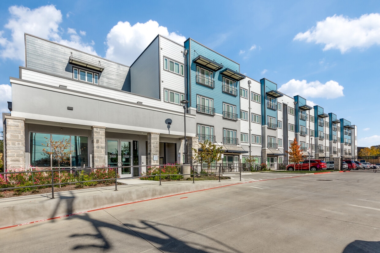 Primary Photo - Vista at Everest