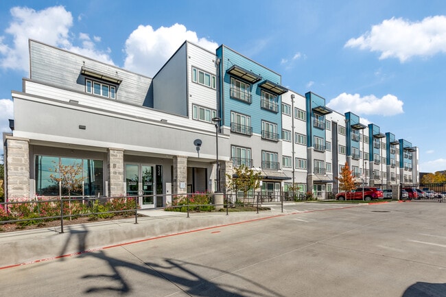 Building Photo - Vista at Everest Building Photo - Vista at Everest