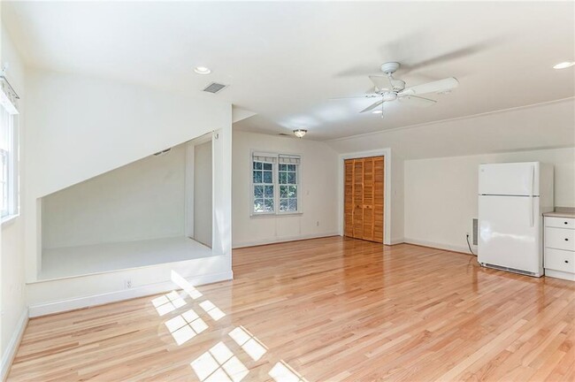 Foto del edificio - 3611 Cloudland Dr NW
