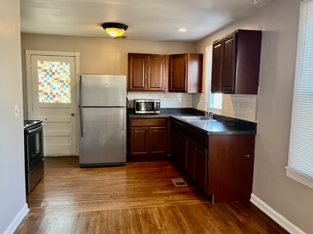Kitchen - 2221 Sadler Ave