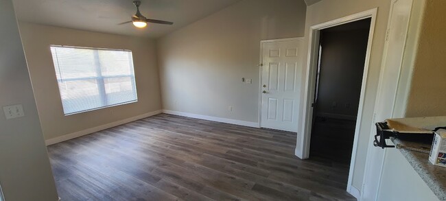 Building Photo - 555 E Silverado Ranch Blvd