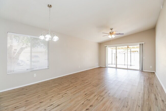 Building Photo - 154 W Melody Ct