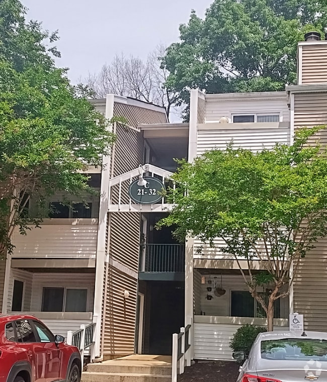 Building Photo - 600 Reusens Rd
