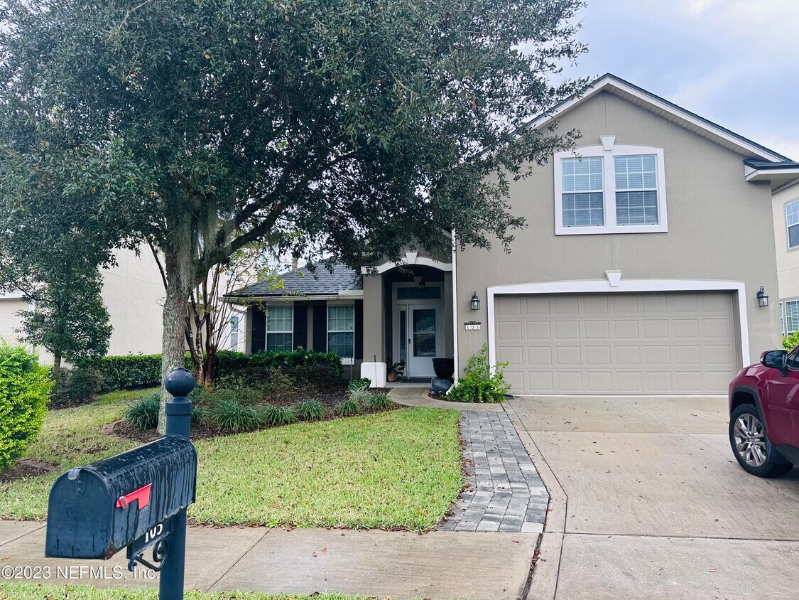 Foto principal - 105 Longwood St