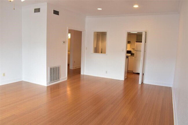 Foto del edificio - 2425 Underwood St