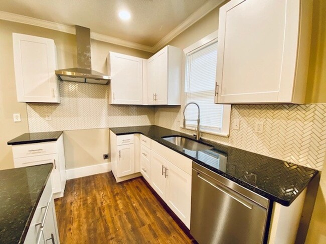 Building Photo - 1029 Bruce St